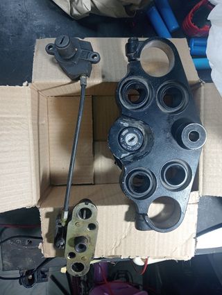 Asiento Suzuki GSX750F, bombín de contacto