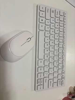 Teclado y ratón inalámbrico blanco