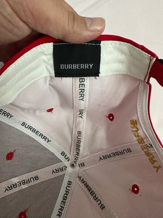 Gorra Burberry Roja
