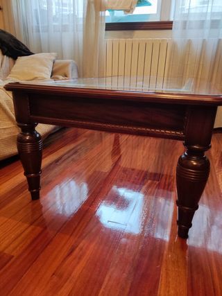 Mesa de centro de madera y cristal