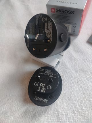 Adaptador de Corriente Universal SKROSS