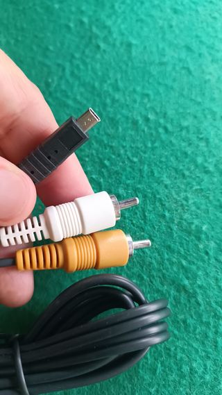 Cable A/V mini-USB a RCA (video + audio)