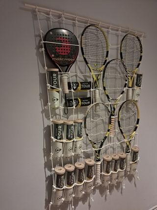 Soporte de pared para raquetas de tenis