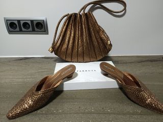 Bolso y Zapatos Dorados