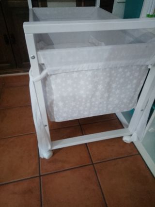 Minicuna con estrellas