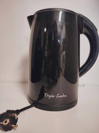 Hervidor de agua eléctrico negro