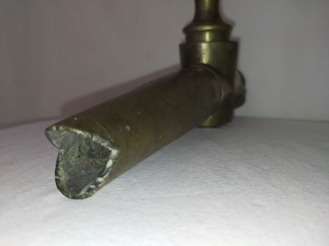 Torneira em barril antigo, bronze.