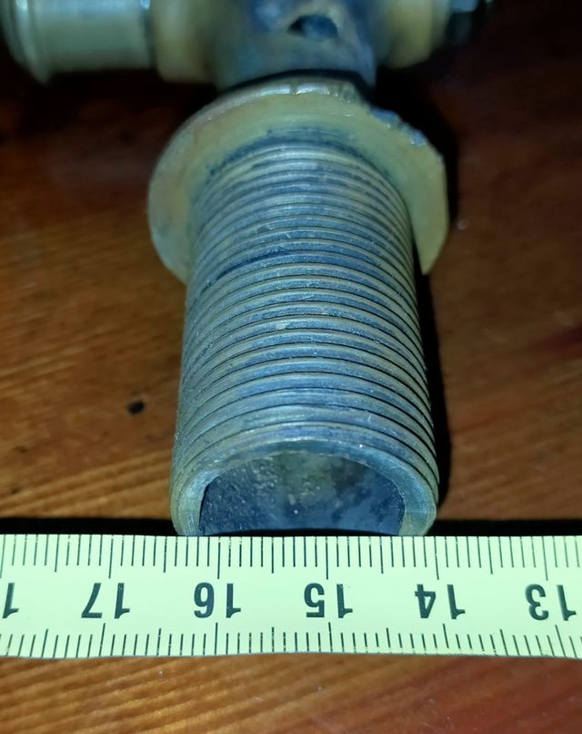 Torneira em barril antigo, bronze.