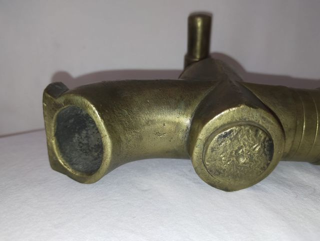 Torneira em barril antigo, bronze.