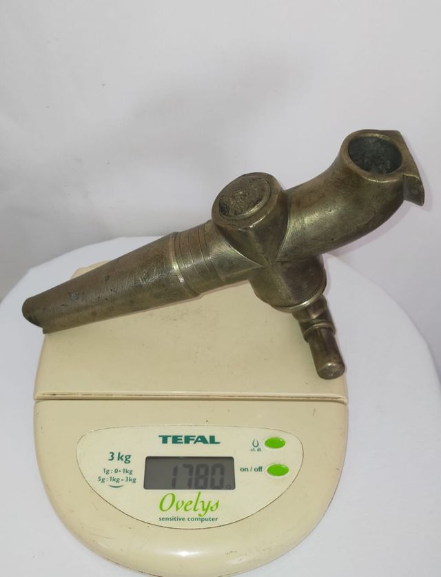 Torneira em barril antigo, bronze.