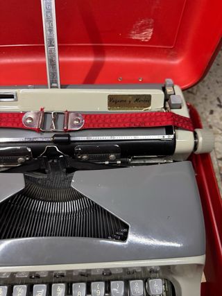 Máquina de escribir Consul vintage roja