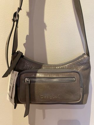 Bolso de piel marca Desigual 