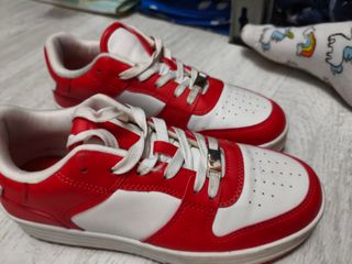 Zapatillas Bershka rojas y blancas