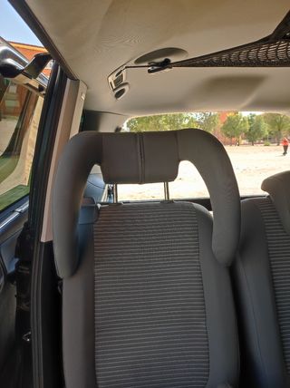 Dos reposacabezas infantiles Seat Alhambra.