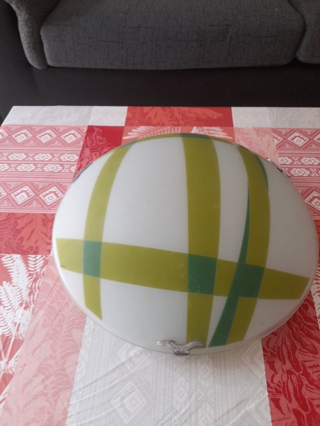 Lámpara de pared verde y blanca