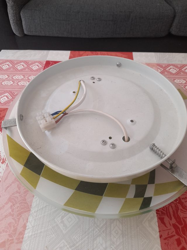 Lámpara de pared verde y blanca