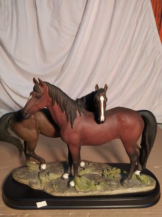 Figura de dos caballos de porcelana