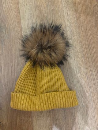 Gorro de lana color mostaza para niñ@
