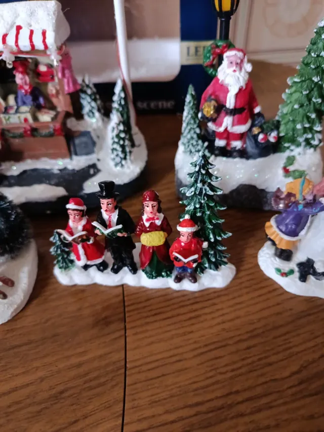 Decorações de vila de Natal com luzes