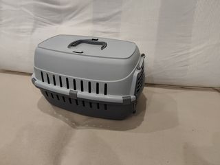 Transportín para mascotas gris y blanco