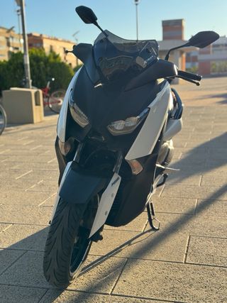 Yamaha Xmax 300