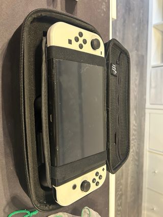 Nintendo Switch OLED bianco + giochi + custodia