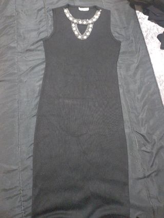 Vestido negro con pedrería