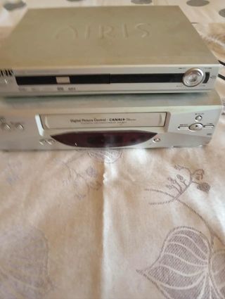 Lector DVD y VHS AIRIS