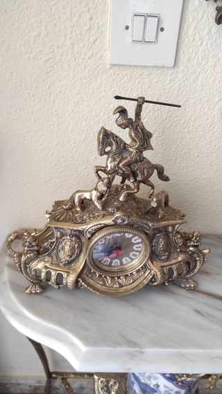 Reloj de sobremesa de bronce con figura ecuestre
