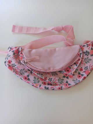 Riñonera infantil con estampado floral