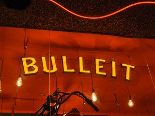 Iluminación cartel BULLEIT