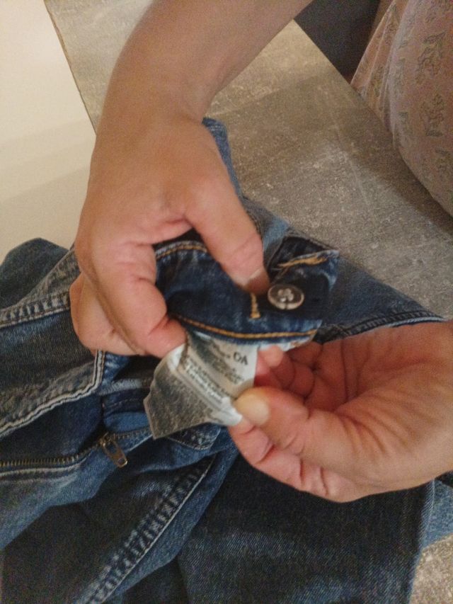 Pantalones vaqueros desgastados