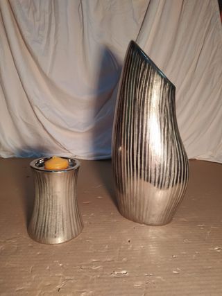 Jarrón y velero de cerámica plateada