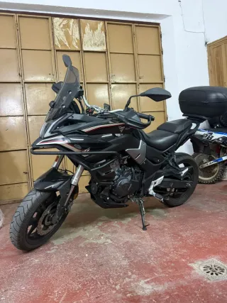 Voge 500ds Septiembre 2021, A2, con maleta y defen