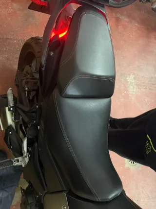 Voge 500ds Septiembre 2021, A2, con maleta y defen