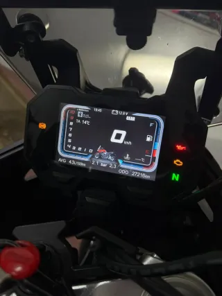 Voge 500ds Septiembre 2021, A2, con maleta y defen