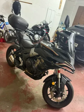 Voge 500ds Septiembre 2021, A2, con maleta y defen