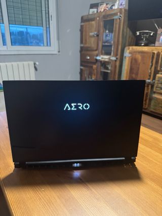 Gigabyte Aero 15 OLED i7 RTX 2060 16GB RAM