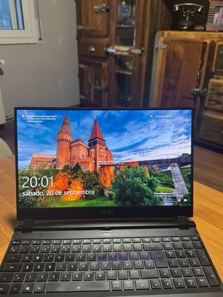 Gigabyte Aero 15 OLED i7 RTX 2060 16GB RAM