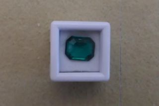 Pietra Smeraldo Taglio Ottagonale 2,50 cts