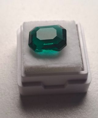 Pietra Smeraldo Taglio Ottagonale 2,50 cts