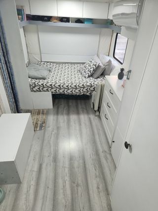 Caravana Burstner Club 480 + Parcela con agua