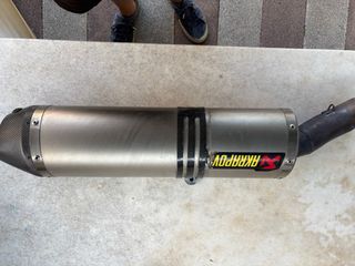 Escape Akrapovic BMW F800R con dB killer