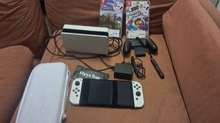 Nintendo Switch OLED bianco