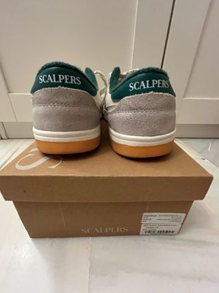 Zapatillas infantiles con calavera