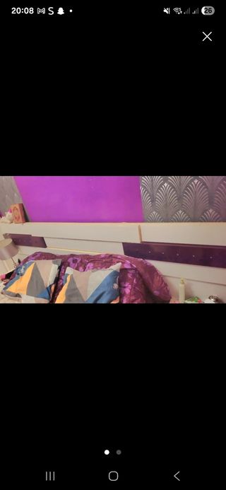 Armario de matrimonio blanco con espejo y cama