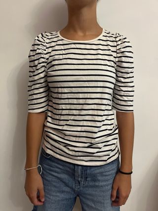 Camiseta de rayas blanca y negra