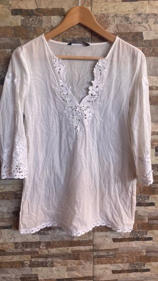 Blusa blanca bordada