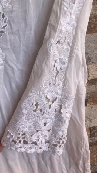 Blusa blanca bordada