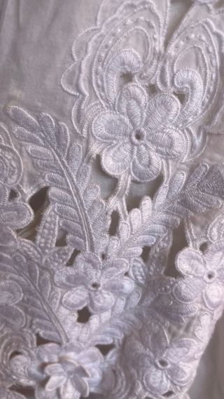 Blusa blanca bordada